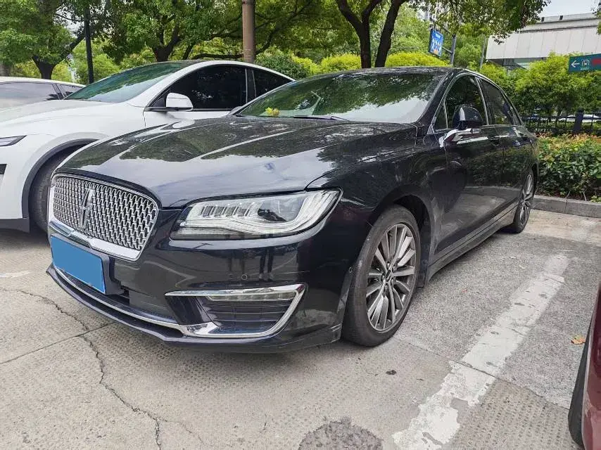 2019 Lincoln MKZ 2.0T 196HP L4 6AT