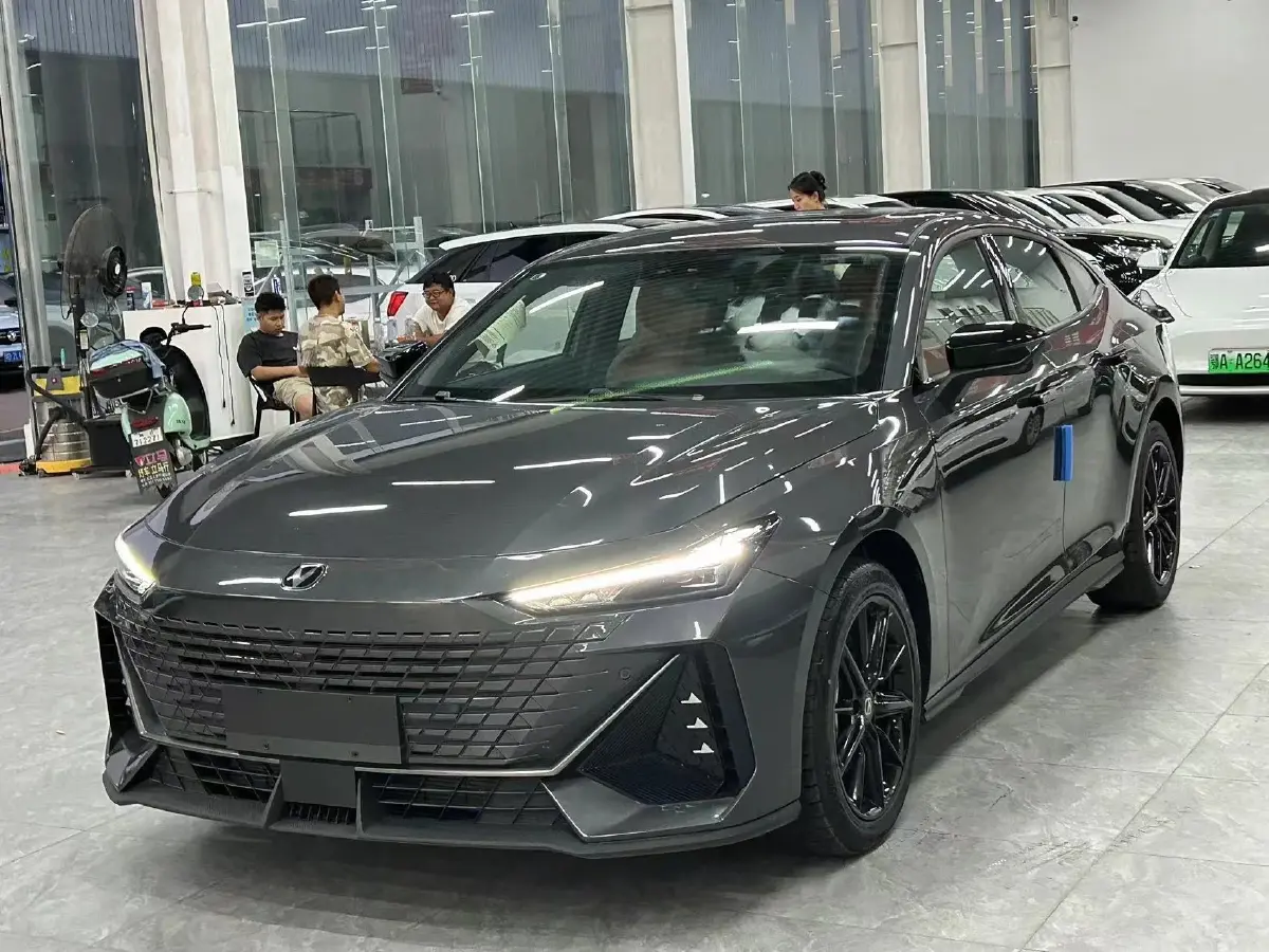 2023 ChangAn UNI-V iDD 1.5T 170HP L4 6TCT PHEV 18.4KWH