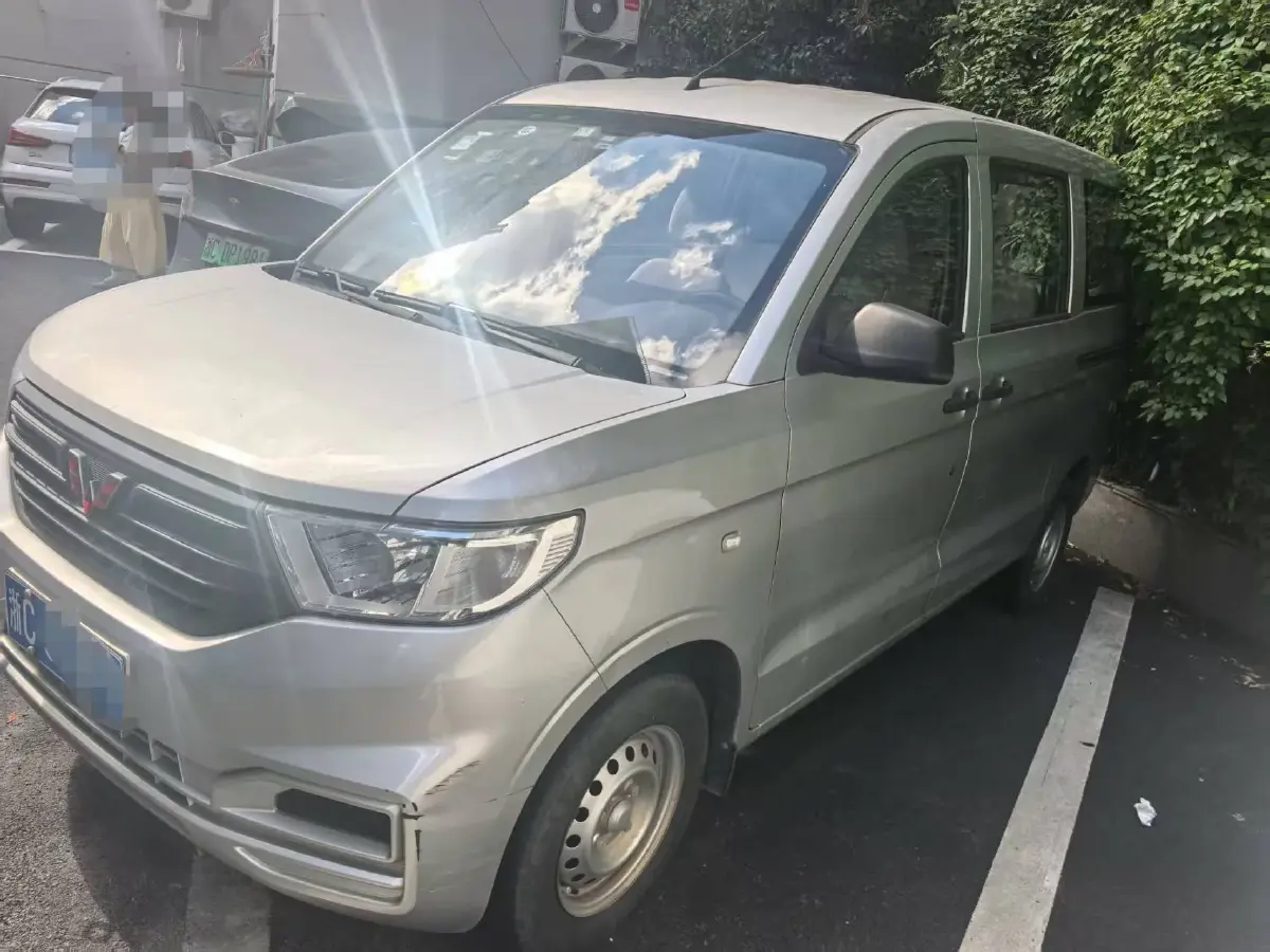 2021 WuLing HongGuang V 1.2L 76HP L4 5MT