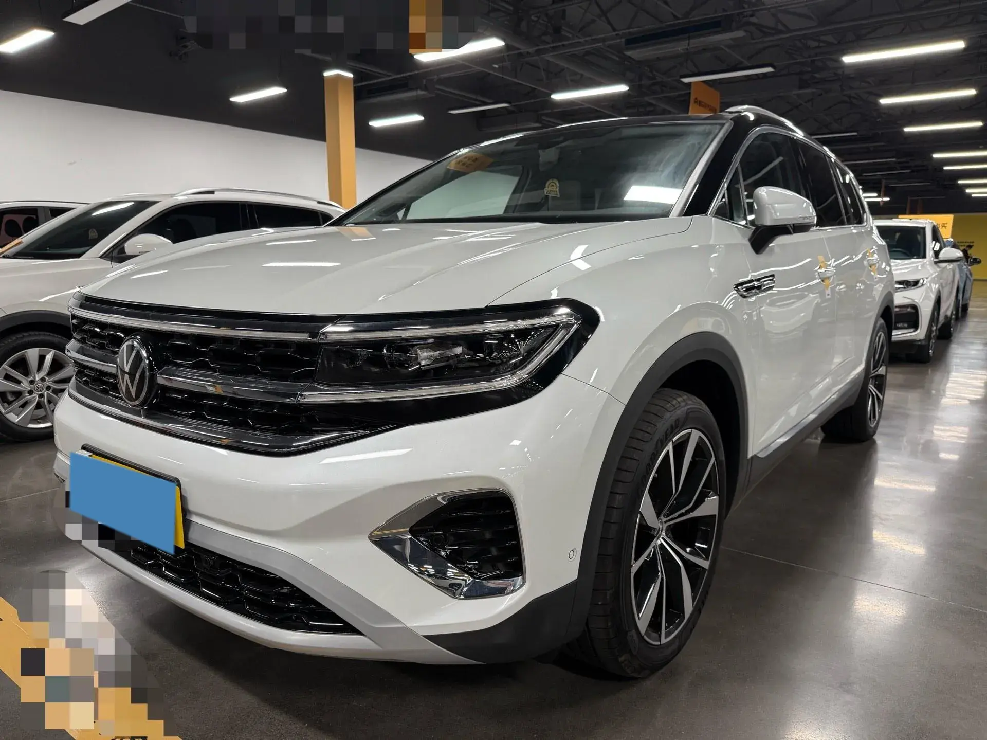 2022 VOLKSWAGEN TALAGON view 1