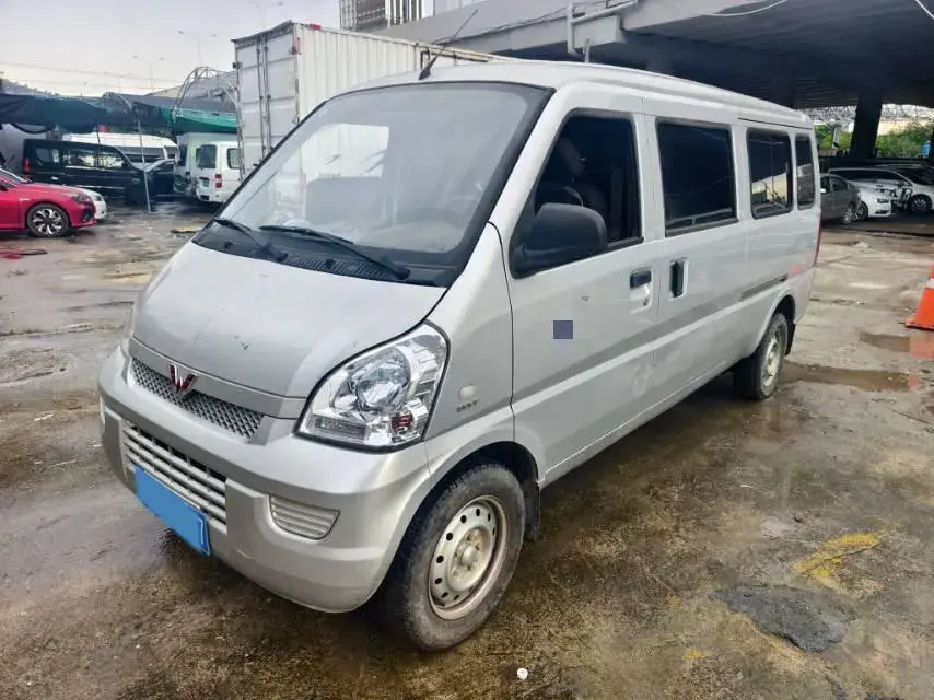 2021 WuLing RongGuang 1.5L 99HP L4 5MT