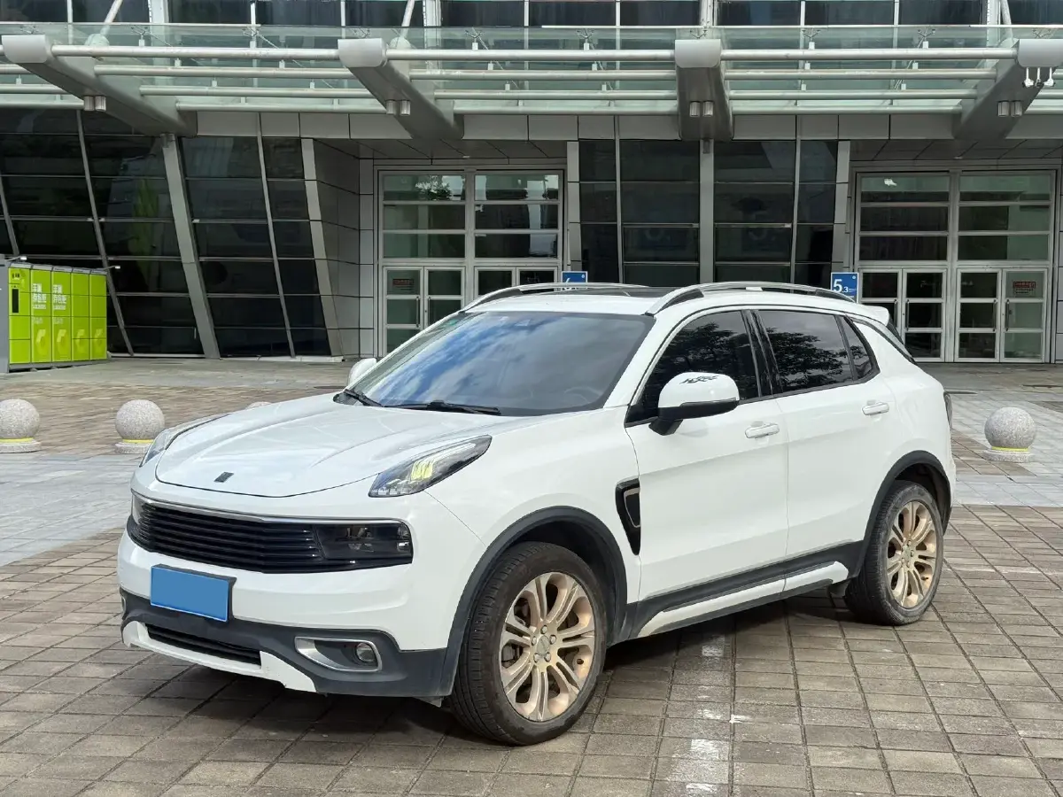 2017 LYNK&CO 01 2.0T 190HP L4 6AT