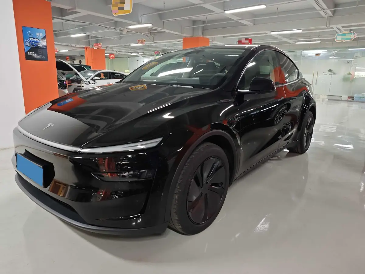 2025 Tesla Model Y BEV 62.5KWH