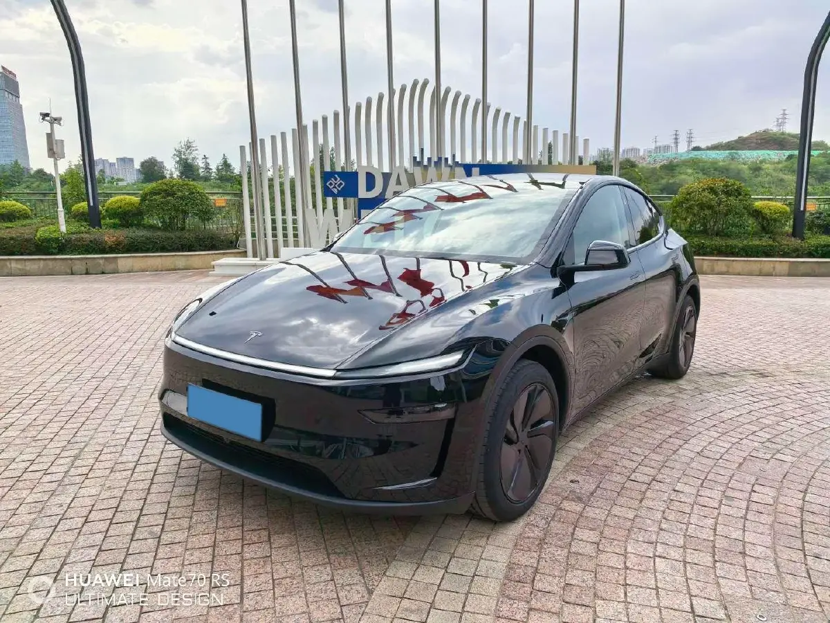 2025 Tesla Model Y BEV 62.5KWH