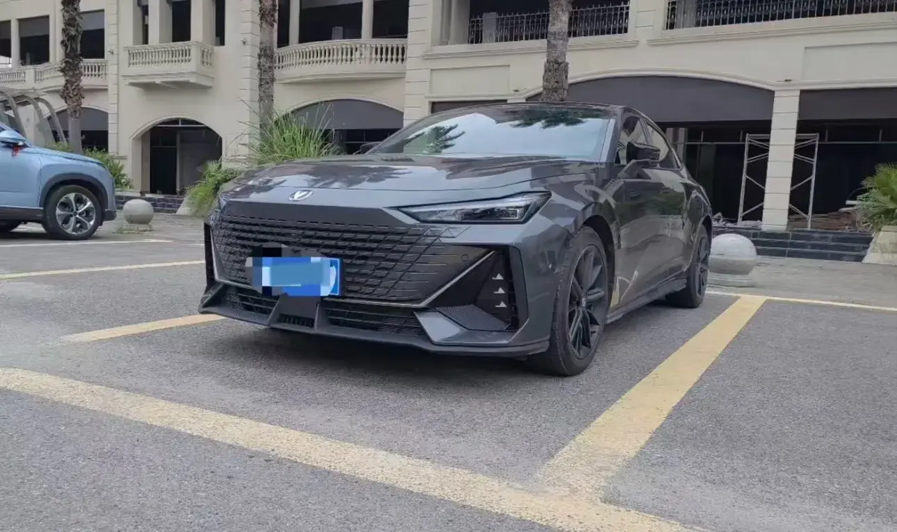 2022 ChangAn UNI-V 1.5T 188HP L4 7DCT