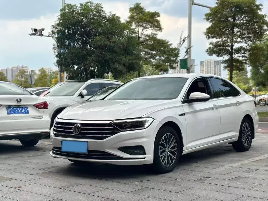 2020 Volkswagen Sagitar 1.2T 116HP L4 7DCT