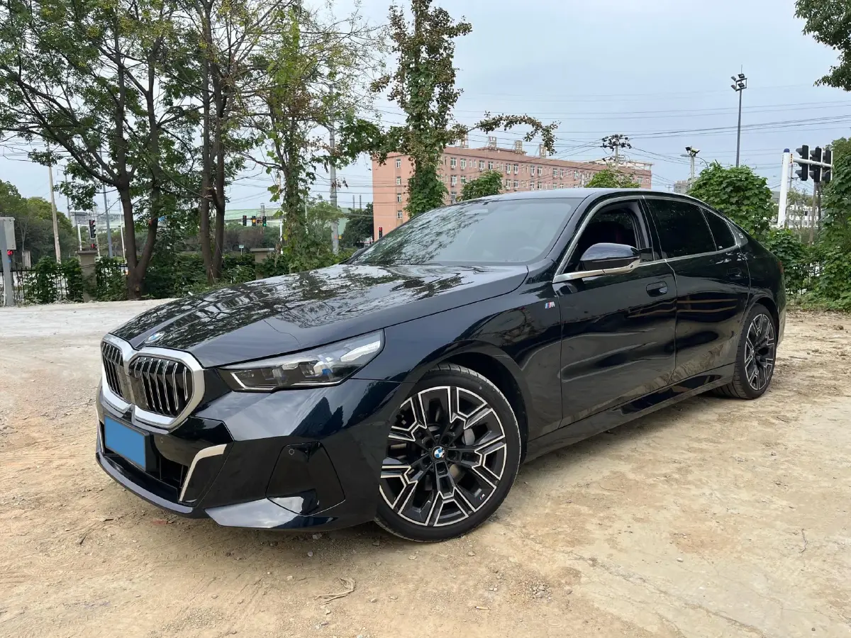 2024 BMW 5 Series 2.0T 258HP L4 8AT