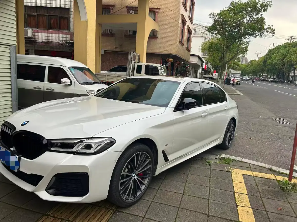 2022 BMW 5 Series 2.0T 252HP L4 8AT