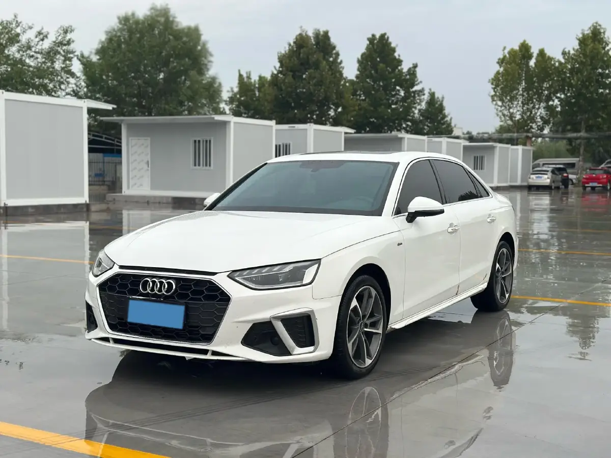 2022 Audi A4L 2.0T 190HP L4 7DCT