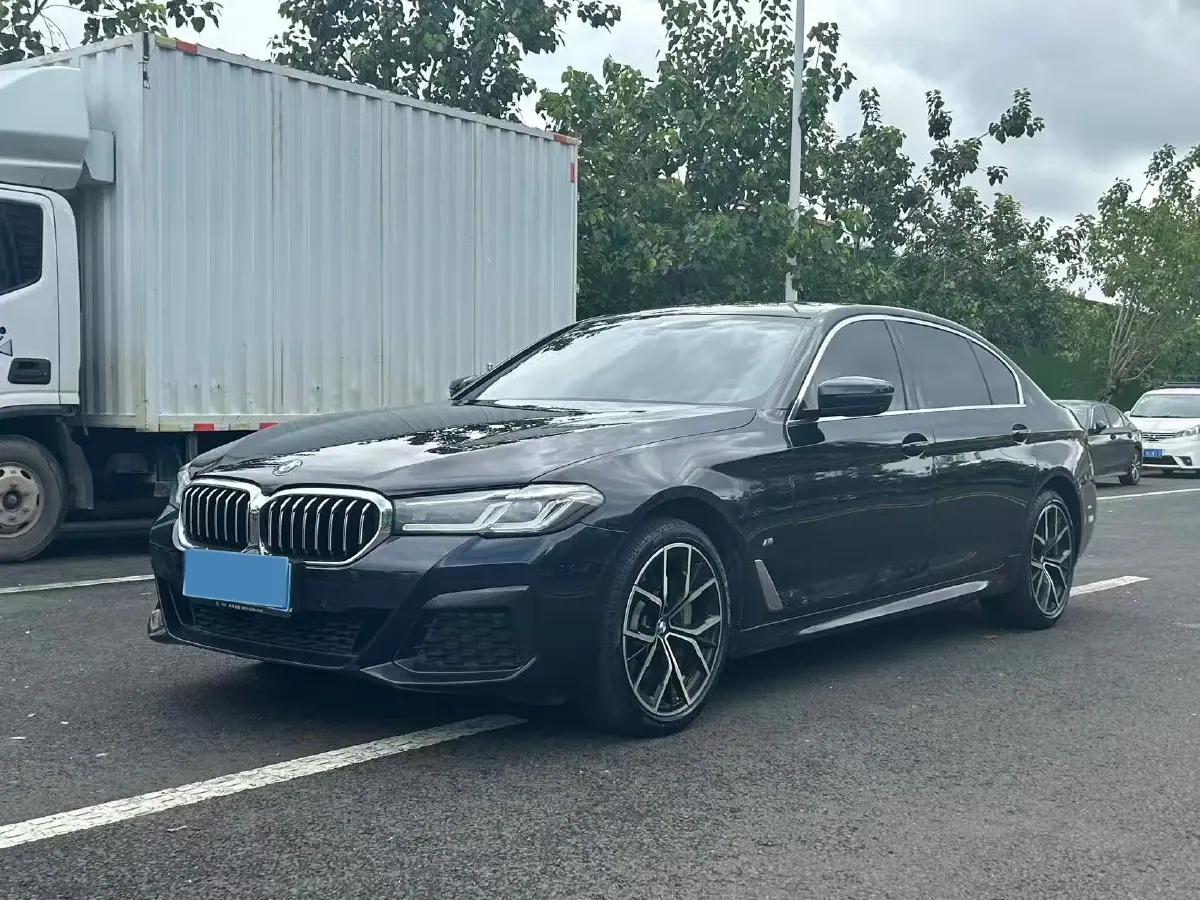 2022 BMW 5 Series 2.0T 252HP L4 8AT