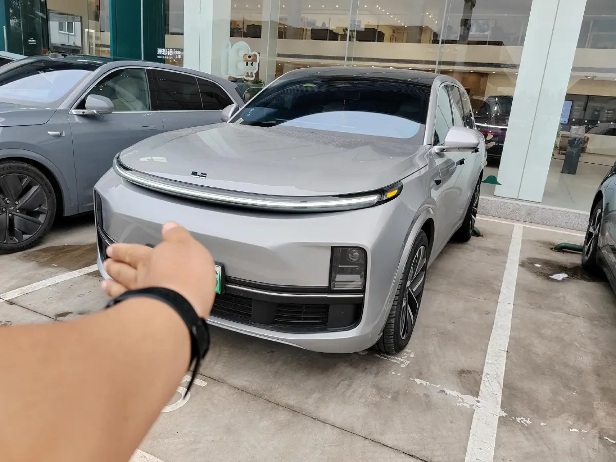 2023 Li L8 Range Extended 154HP REEV 40.9KWH