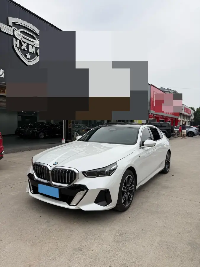 2025 BMW 5 Series 2.0T 258HP L4 8AT