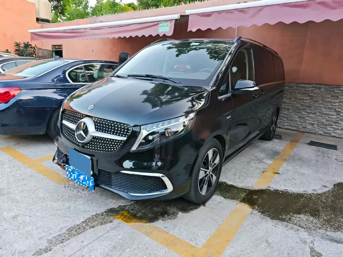 2022 Mercedes-Benz V Class 2.0T 211HP L4 9AT