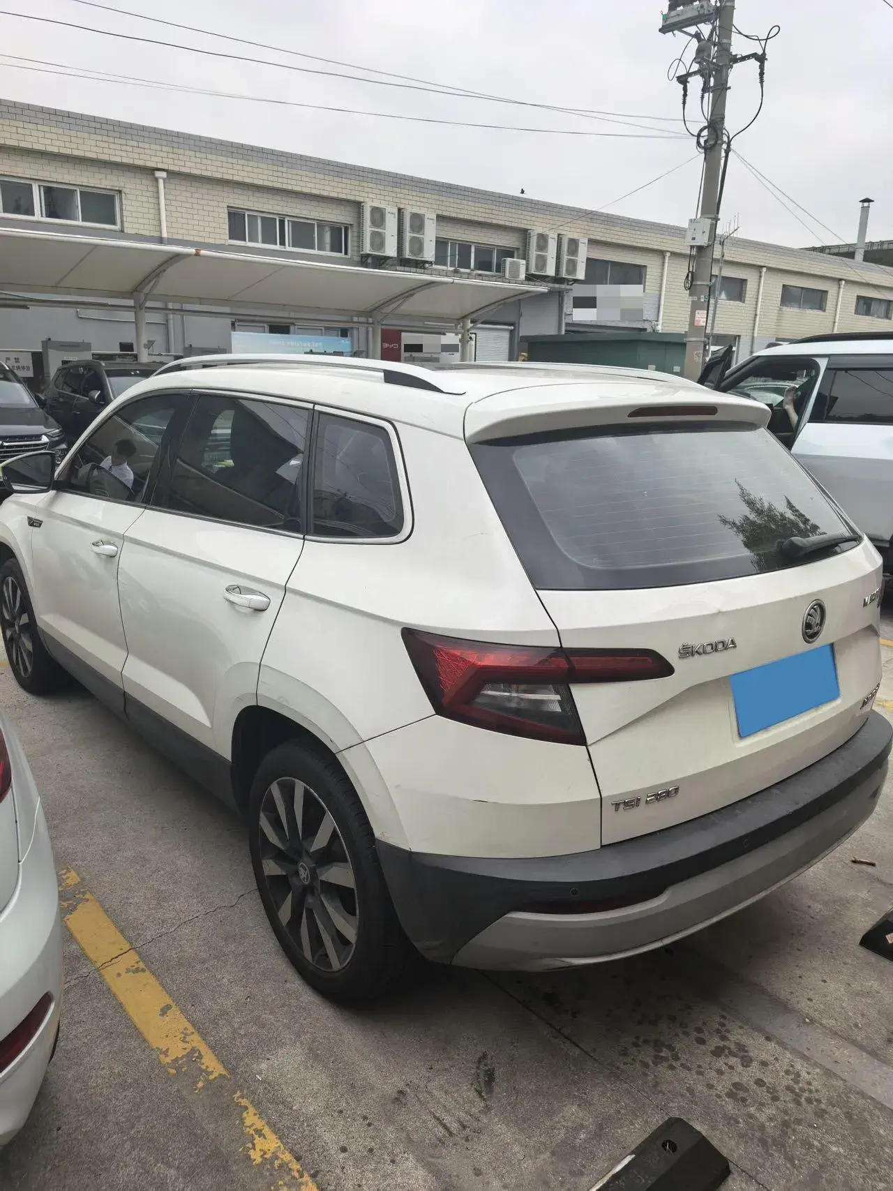 2018 SKODA KAROQ thumbnail 4
