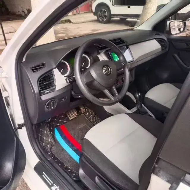 2017 SKODA FABIA thumbnail 3