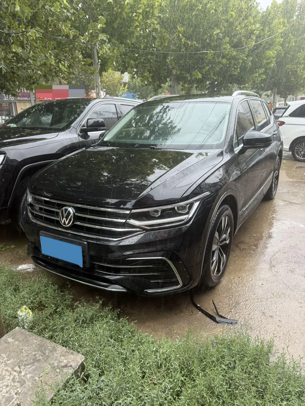 2024 VOLKSWAGEN TIGUAN view 1