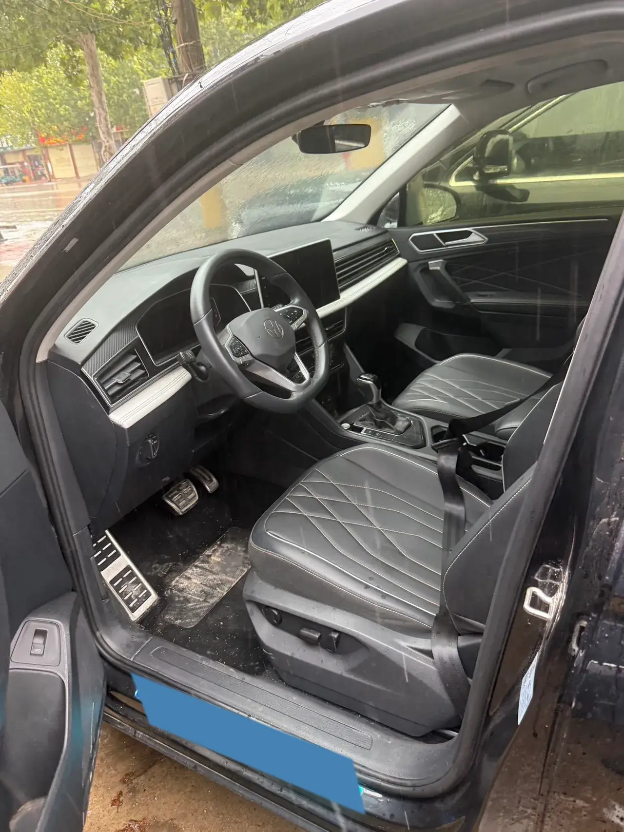 2024 VOLKSWAGEN TIGUAN thumbnail 3