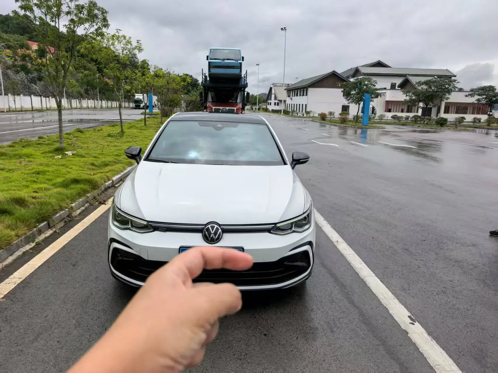 2021 VOLKSWAGEN GOLF thumbnail 2