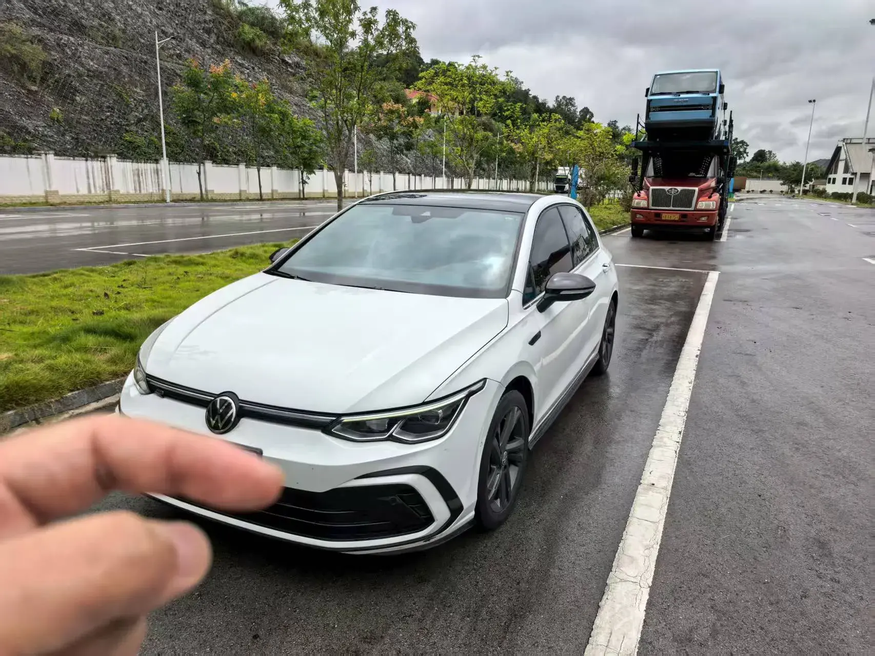 2021 VOLKSWAGEN GOLF view 1