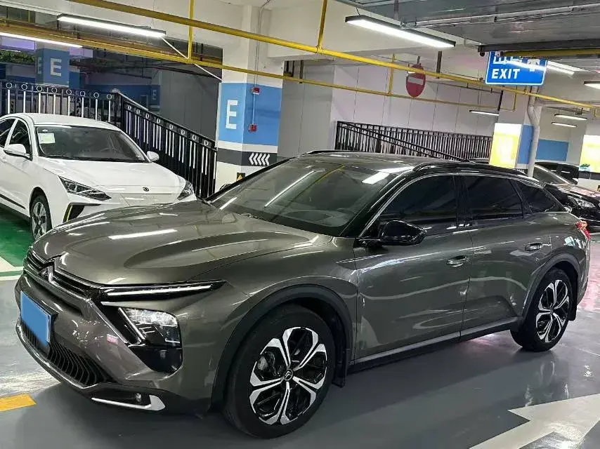 2023 CITROEN C5 view 1