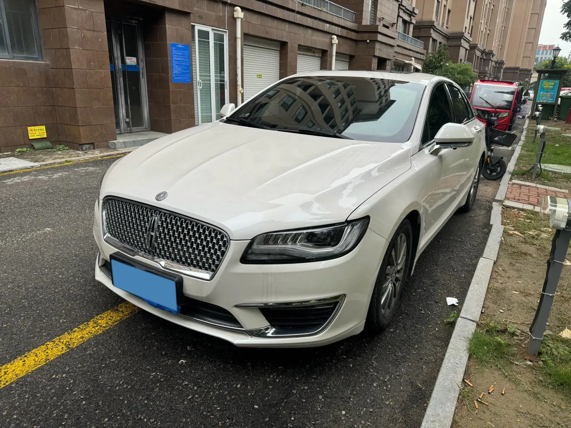 2019 LINCOLN MKZ view 1