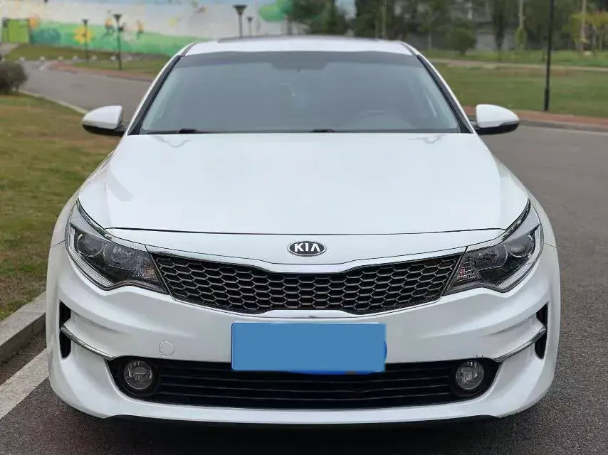 2016 KIA K5 thumbnail 2