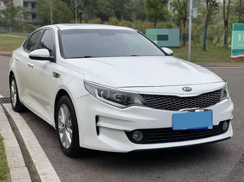 2016 KIA K5 thumbnail 3
