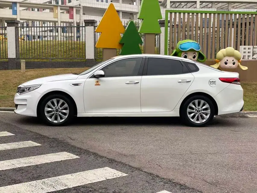 2016 KIA K5 thumbnail 4