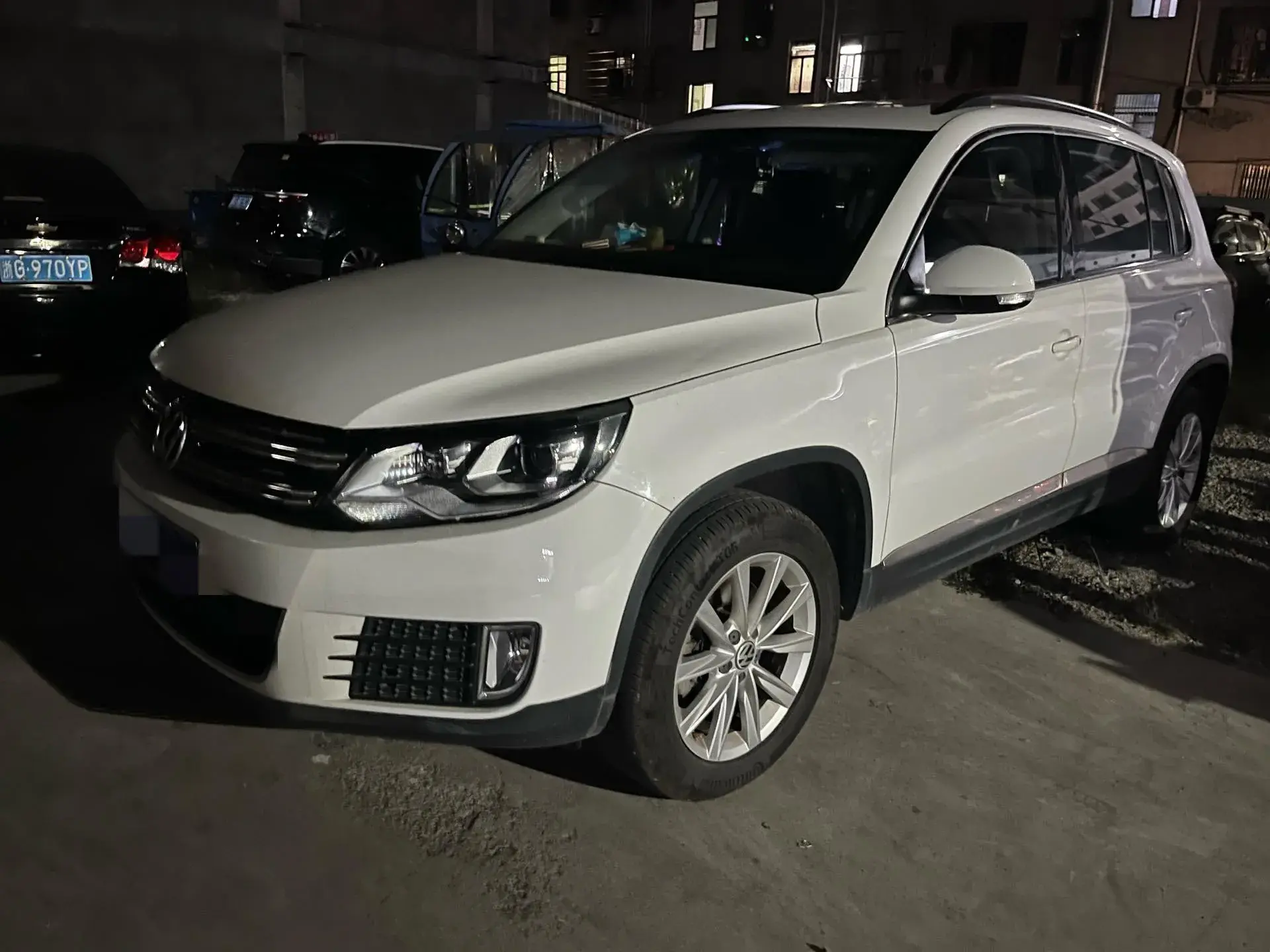 2017 VOLKSWAGEN TIGUAN view 1