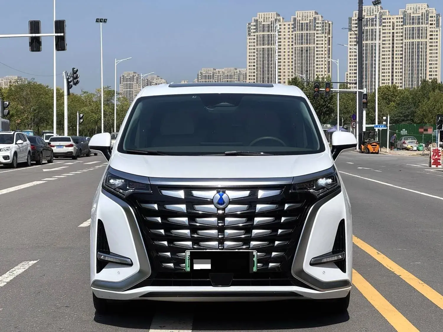 2022 DENZA D9 thumbnail 2