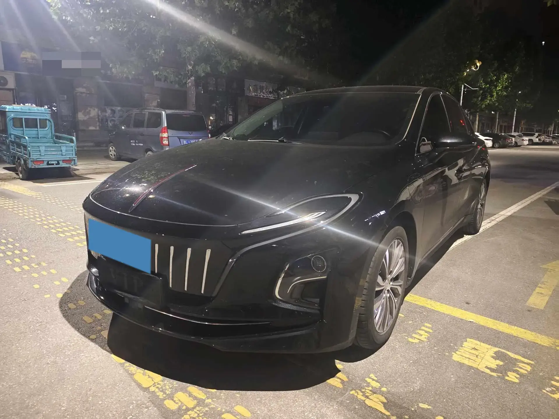 2023 HONGQI E-QM5 view 1