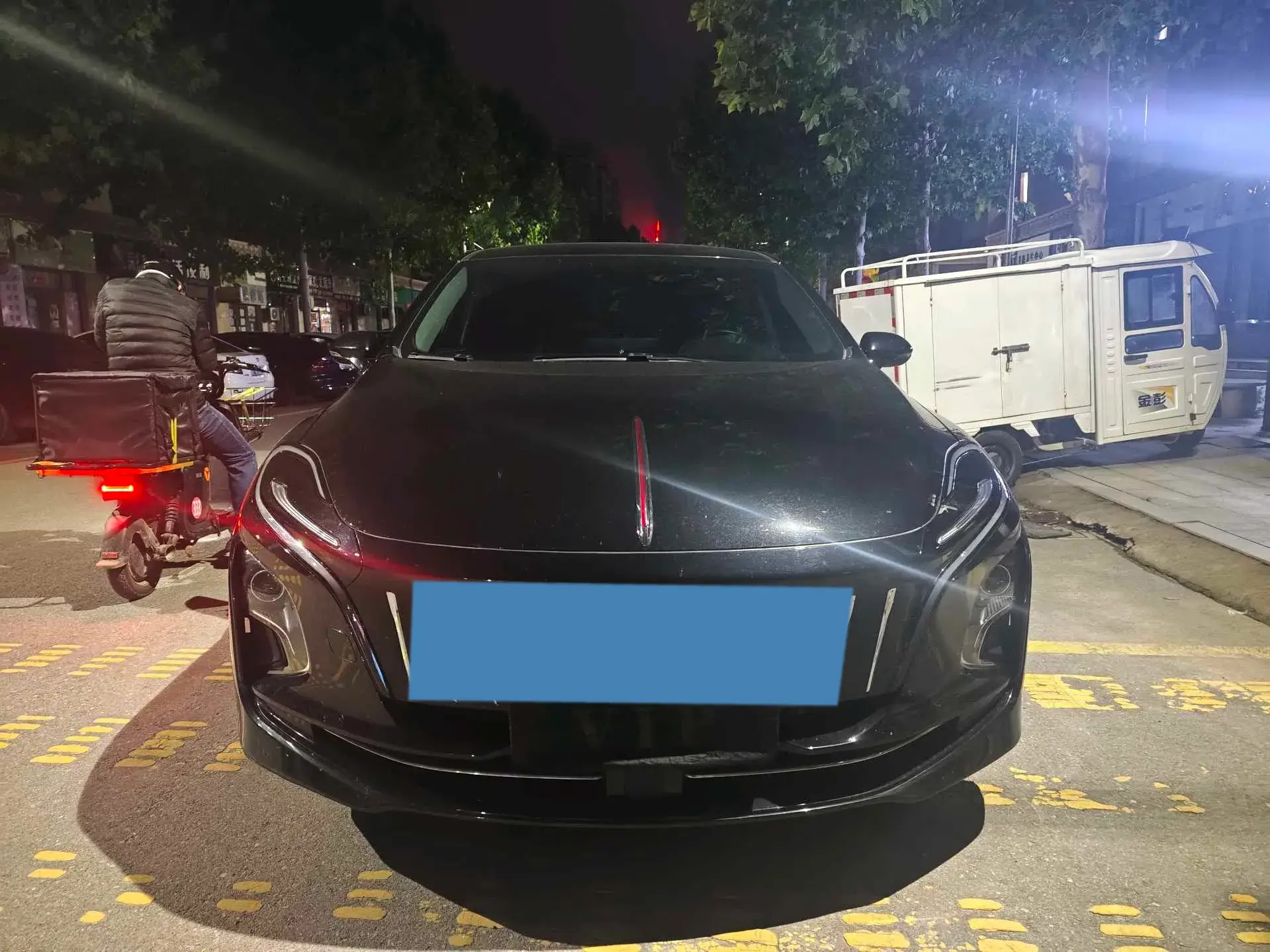 2023 HONGQI E-QM5 thumbnail 2