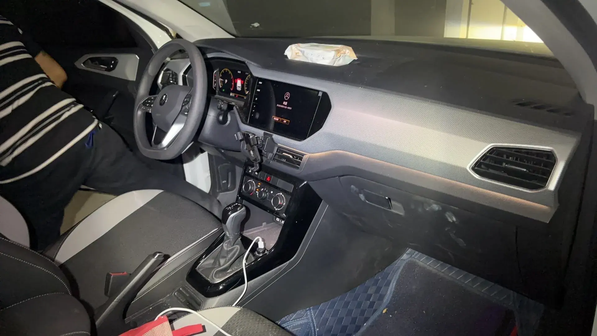 2023 VOLKSWAGEN TACQUA thumbnail 3