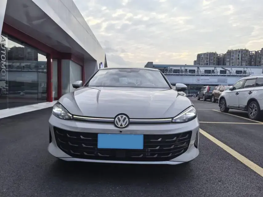 2023 VOLKSWAGEN LAMANDO thumbnail 2