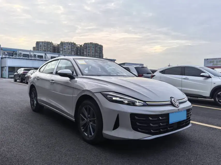 2023 VOLKSWAGEN LAMANDO thumbnail 3