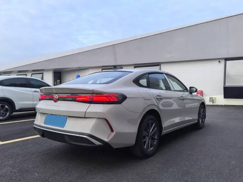 2023 VOLKSWAGEN LAMANDO thumbnail 4