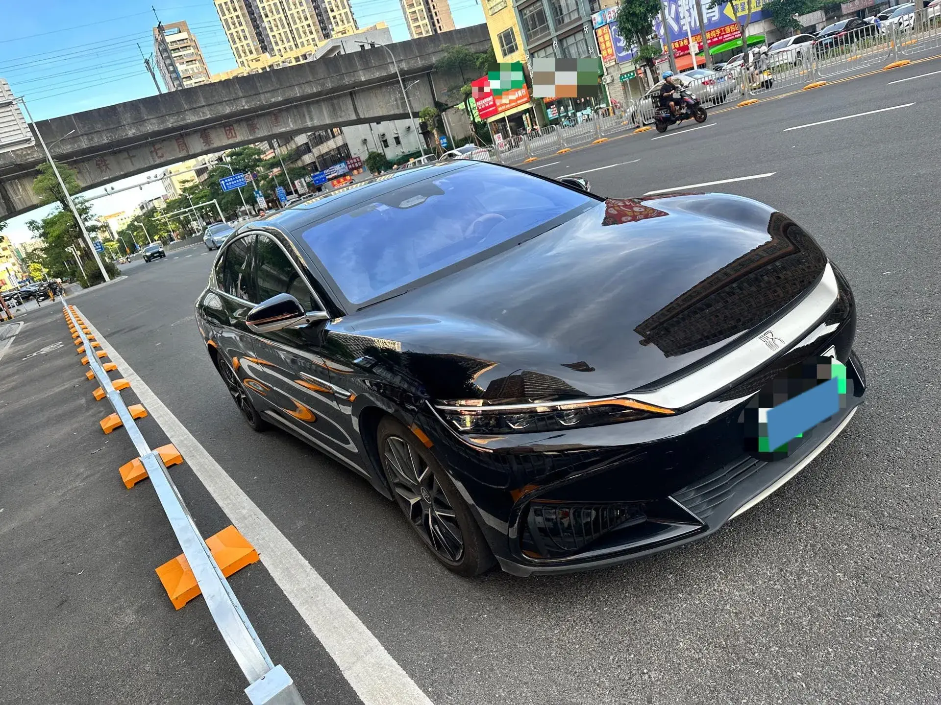 2024 BYD HAN thumbnail 3