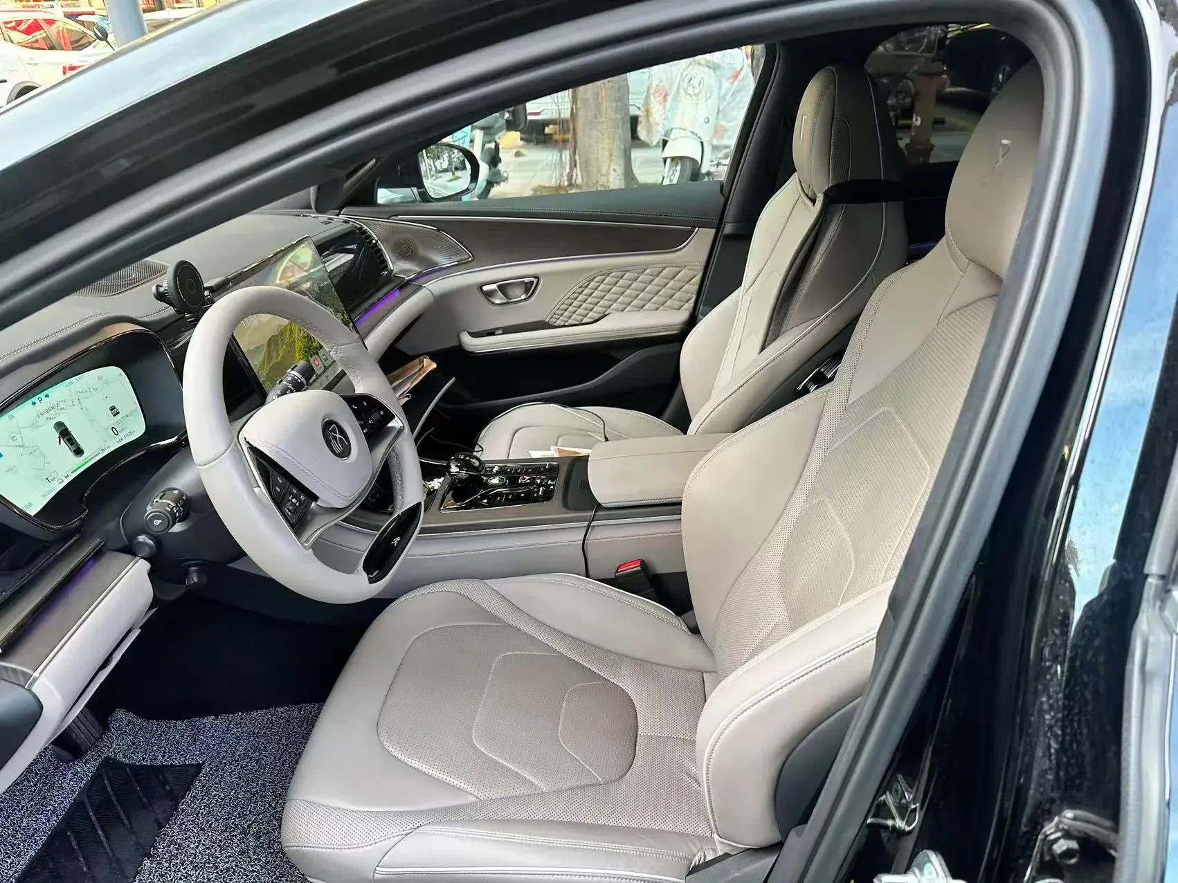 2024 BYD HAN thumbnail 4