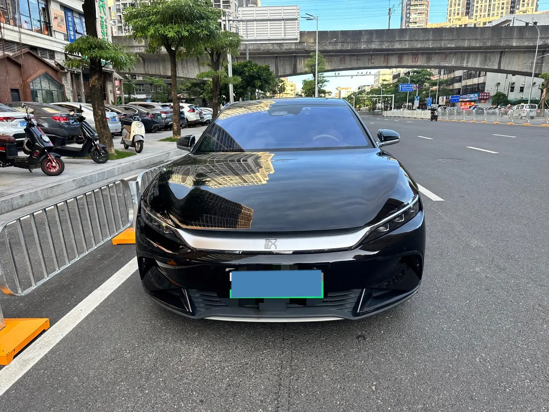 2024 BYD HAN thumbnail 2