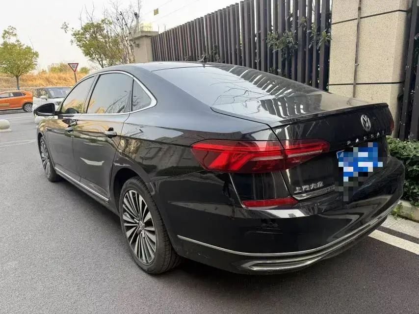 2019 VOLKSWAGEN PASSAT thumbnail 4