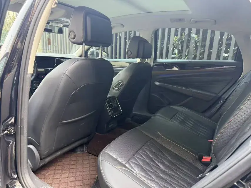 2019 VOLKSWAGEN PASSAT thumbnail 3