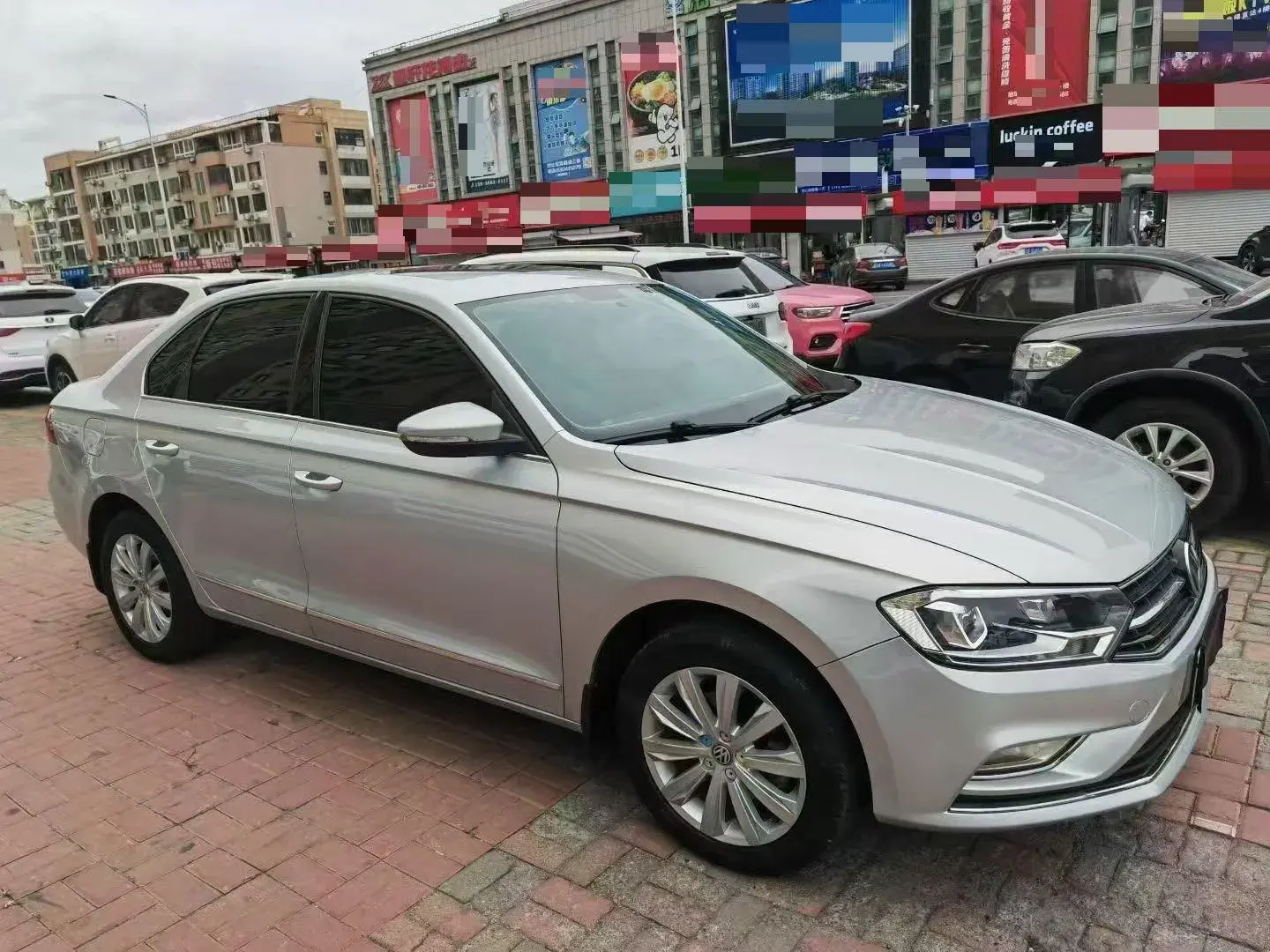 2018 VOLKSWAGEN BORA thumbnail 3