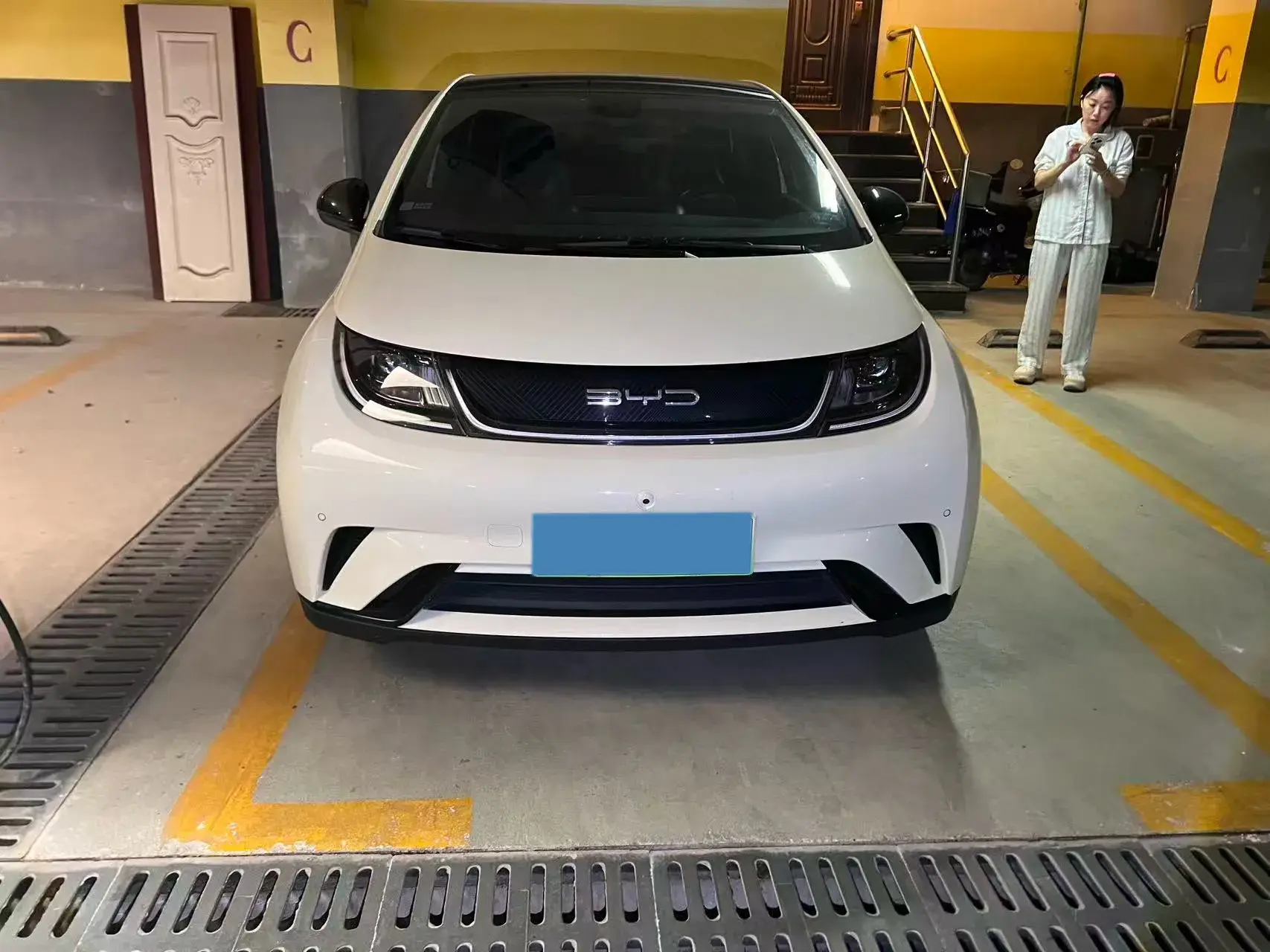 2023 BYD DOLPHIN thumbnail 2