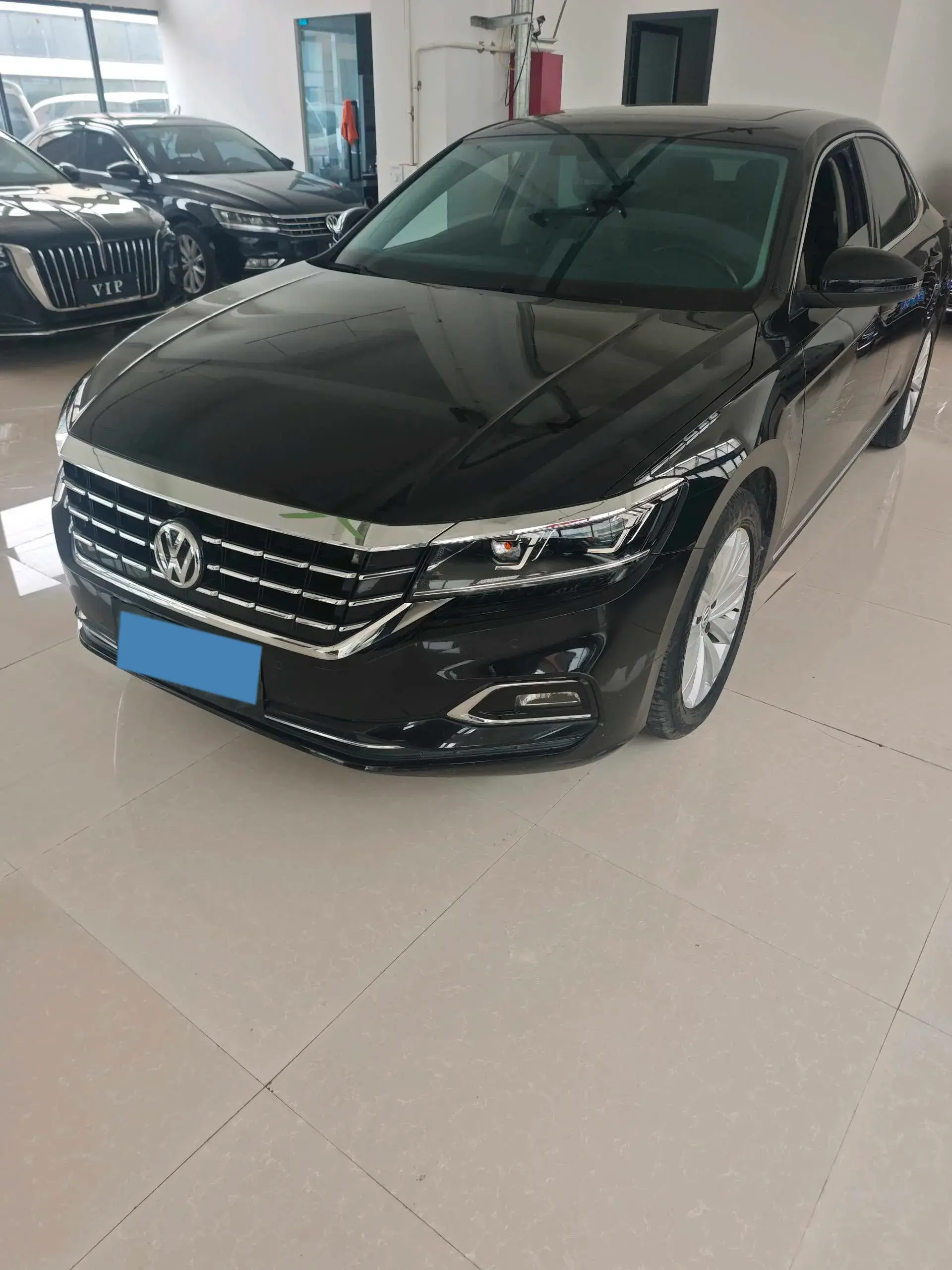 2019 VOLKSWAGEN PASSAT view 1