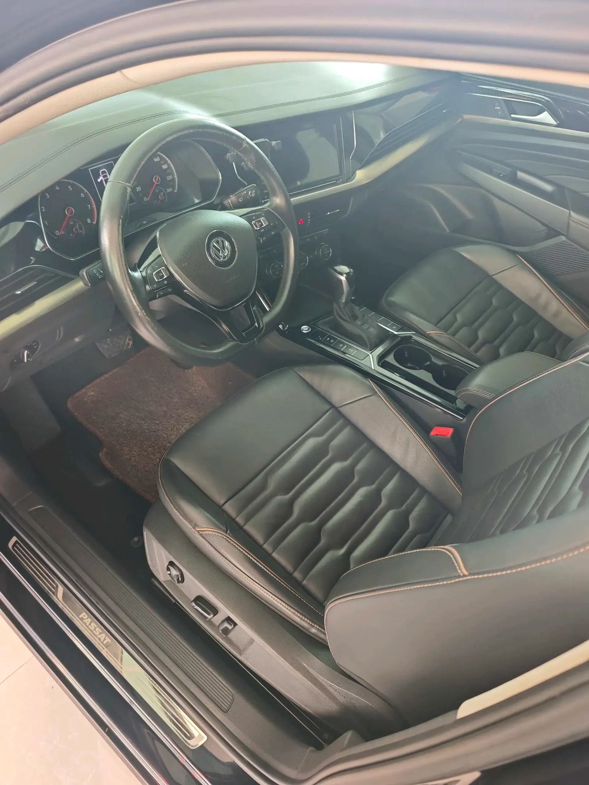 2019 VOLKSWAGEN PASSAT thumbnail 2