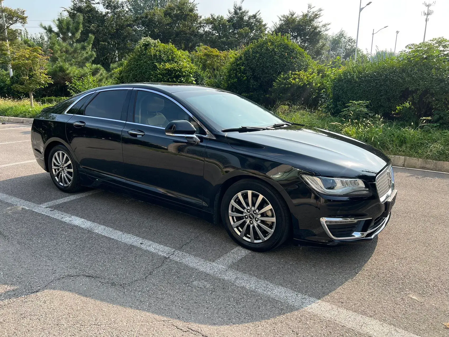 2017 LINCOLN MKZ thumbnail 3