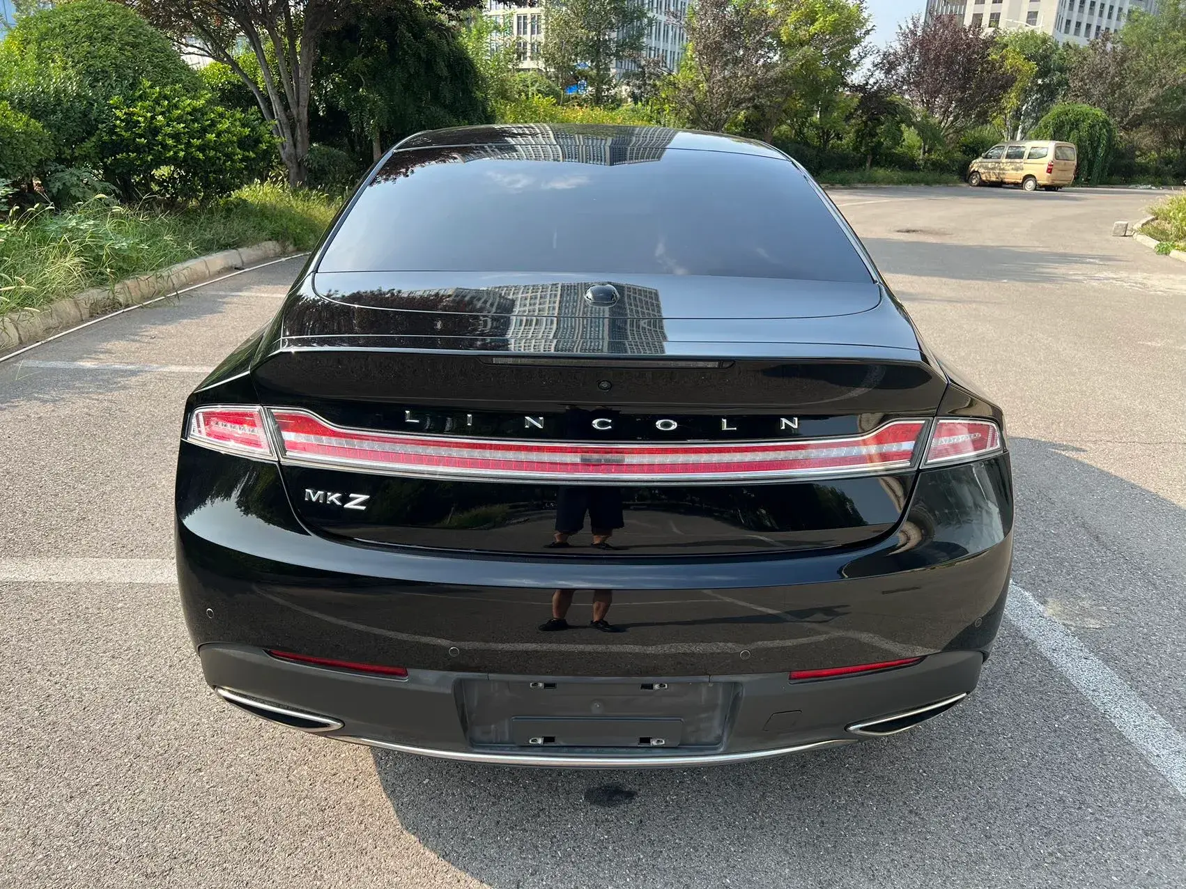 2017 LINCOLN MKZ thumbnail 4