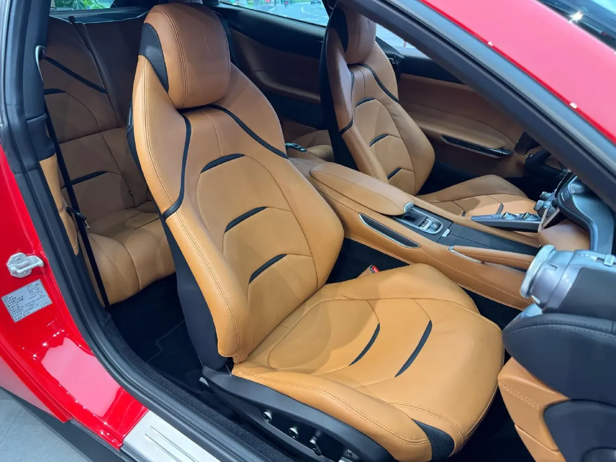 2017 Ferrari GTC4 Lusso 3.9T 609HP V8 7DCT,autocango,china used car exporter,china ev exporter,chinese used car exporter,chinese used ev exporter