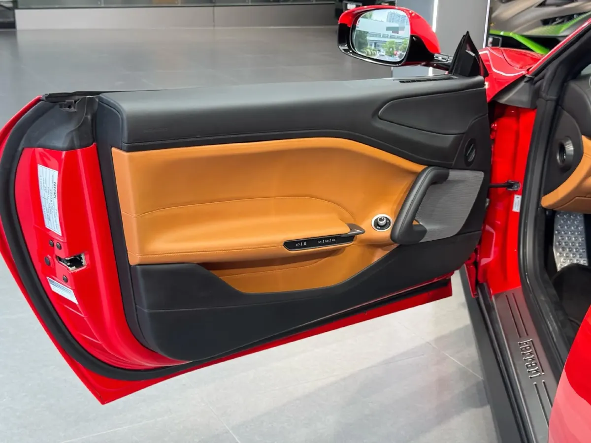 2017 Ferrari GTC4 Lusso 3.9T 609HP V8 7DCT,autocango,china used car exporter,china ev exporter,chinese used car exporter,chinese used ev exporter