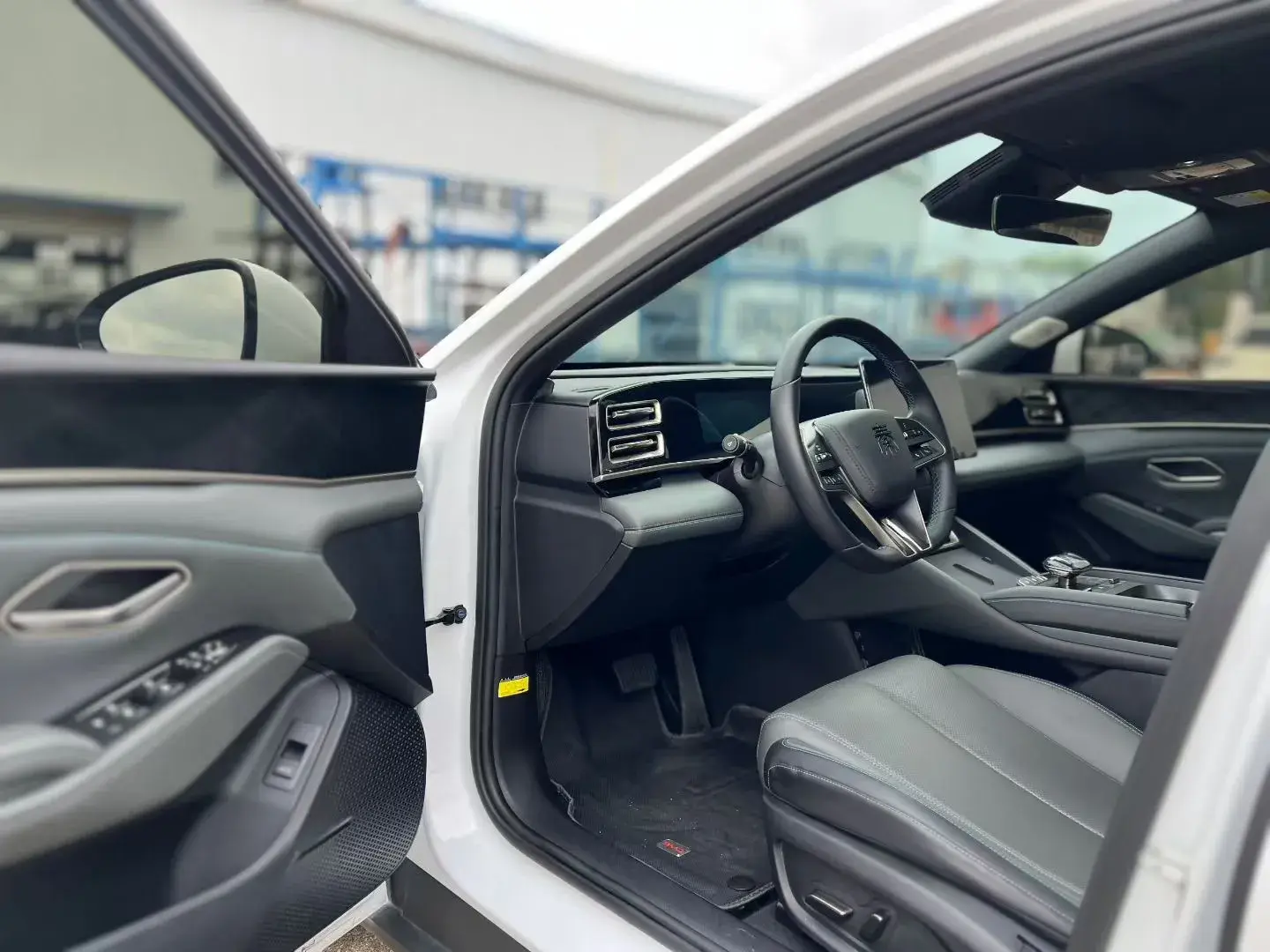 2024 BYD QINL thumbnail 4